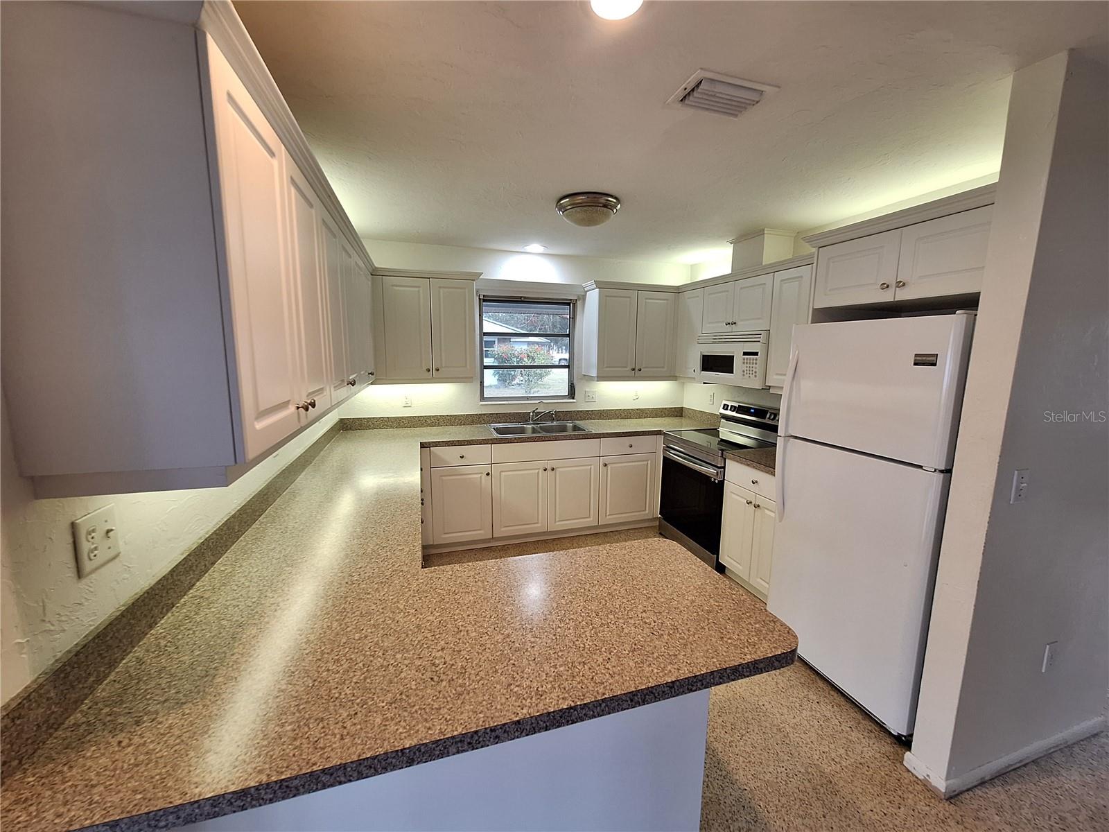 2701 DAVIS BLVD, SARASOTA, FL, 34237