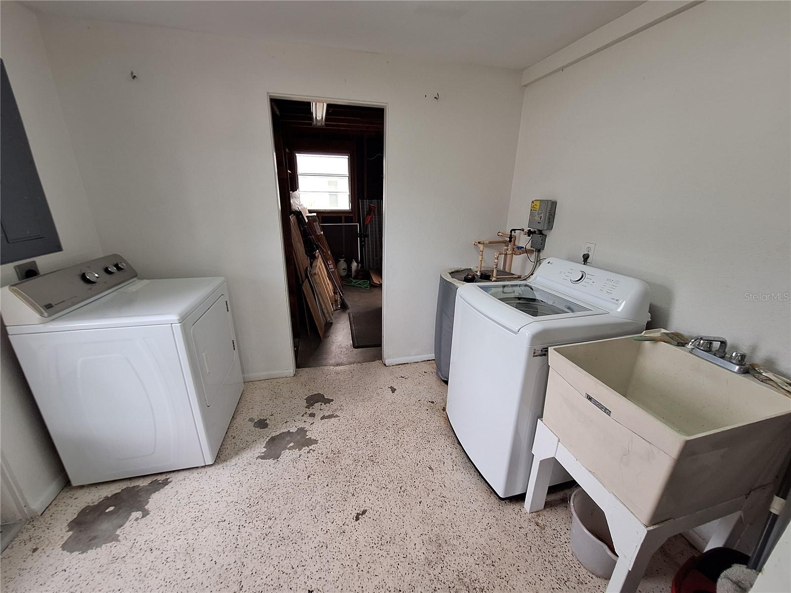 2701 DAVIS BLVD, SARASOTA, FL, 34237