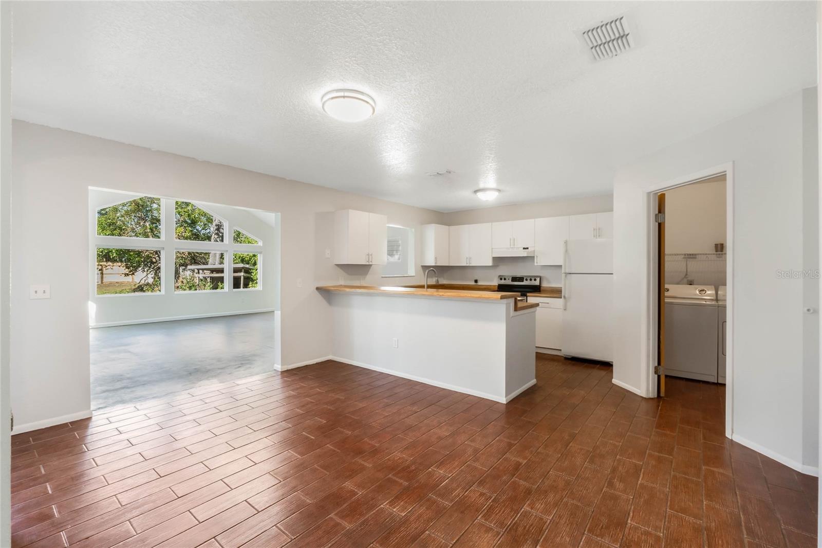 2121 CROAT ST, MOUNT DORA, FL, 32757