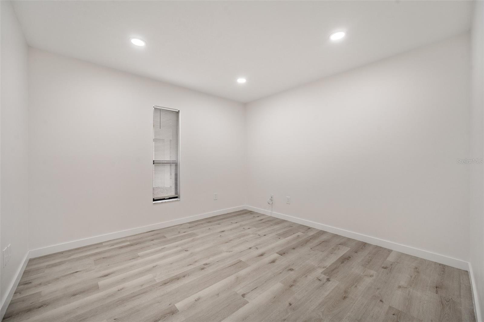 150 WHITAKER RD #A & B, LUTZ, FL, 33549