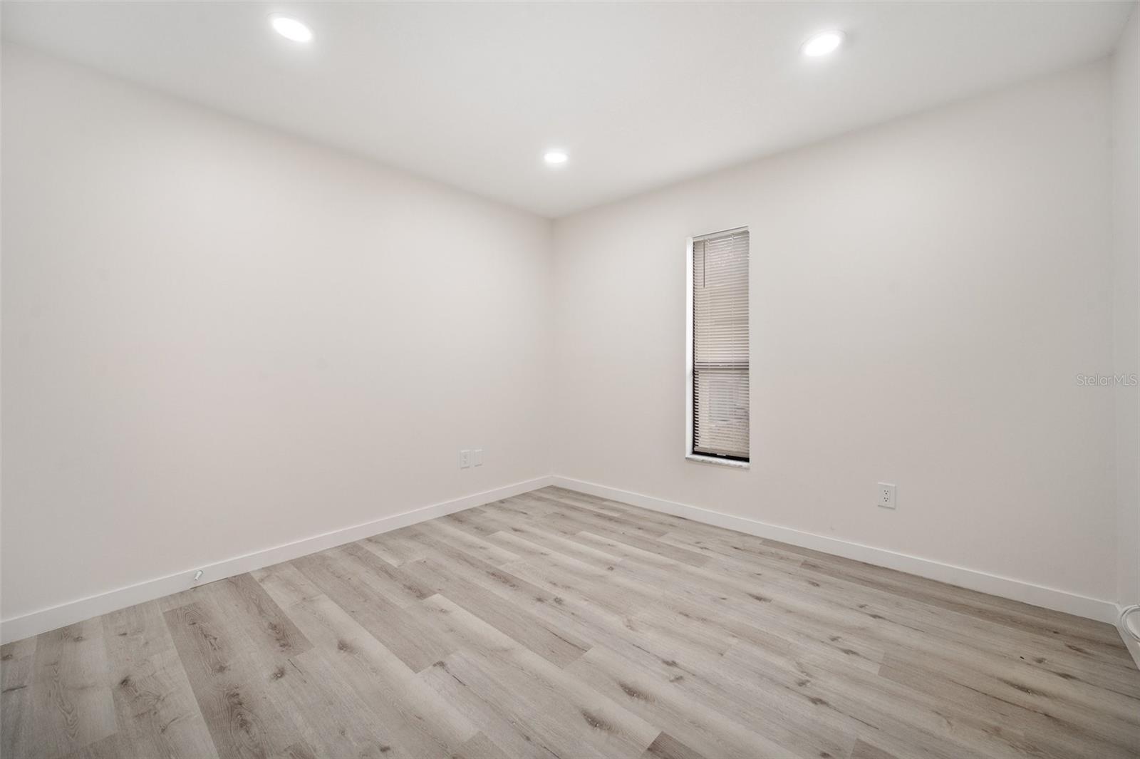 150 WHITAKER RD #A & B, LUTZ, FL, 33549