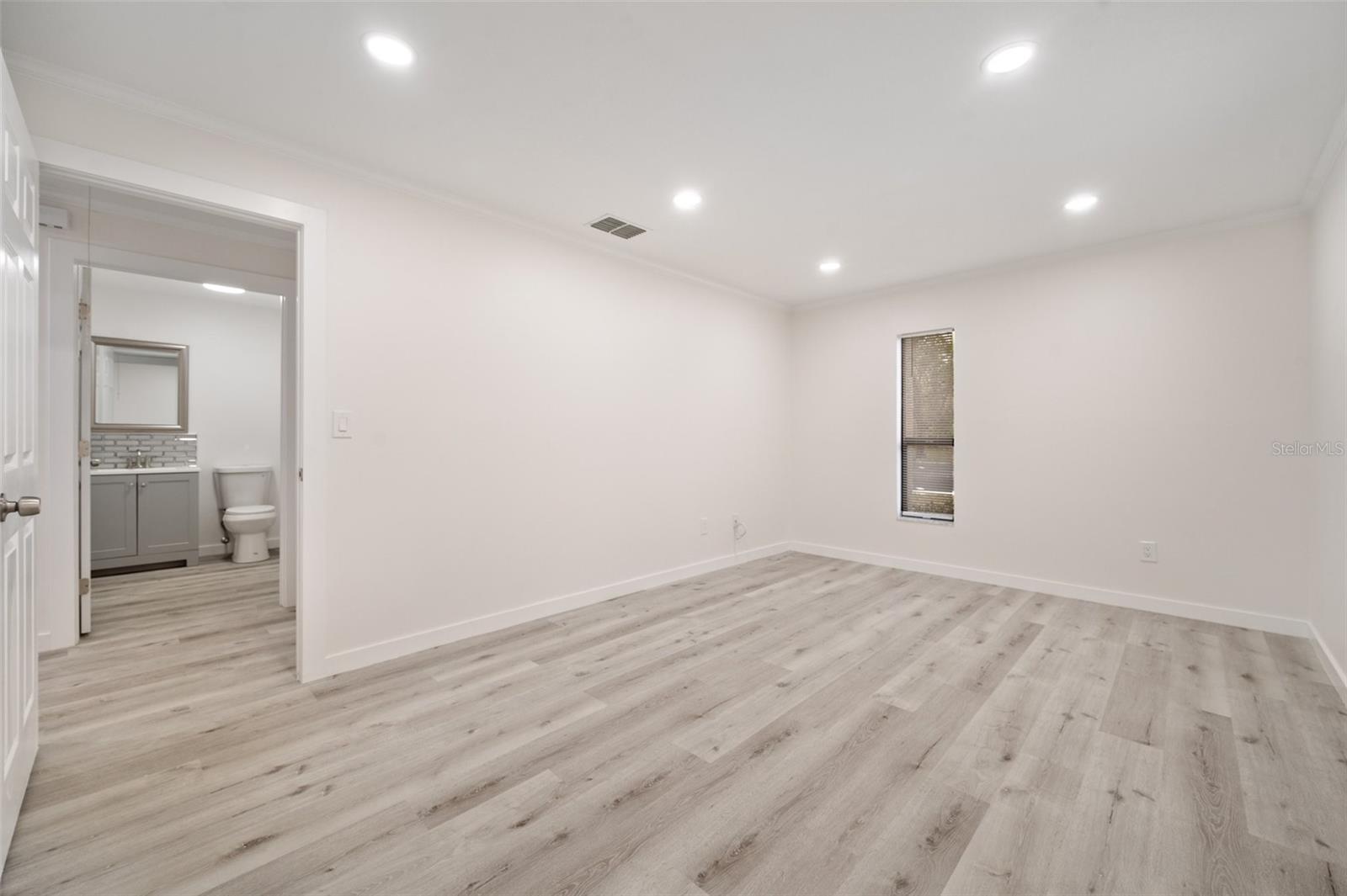 150 WHITAKER RD #A & B, LUTZ, FL, 33549