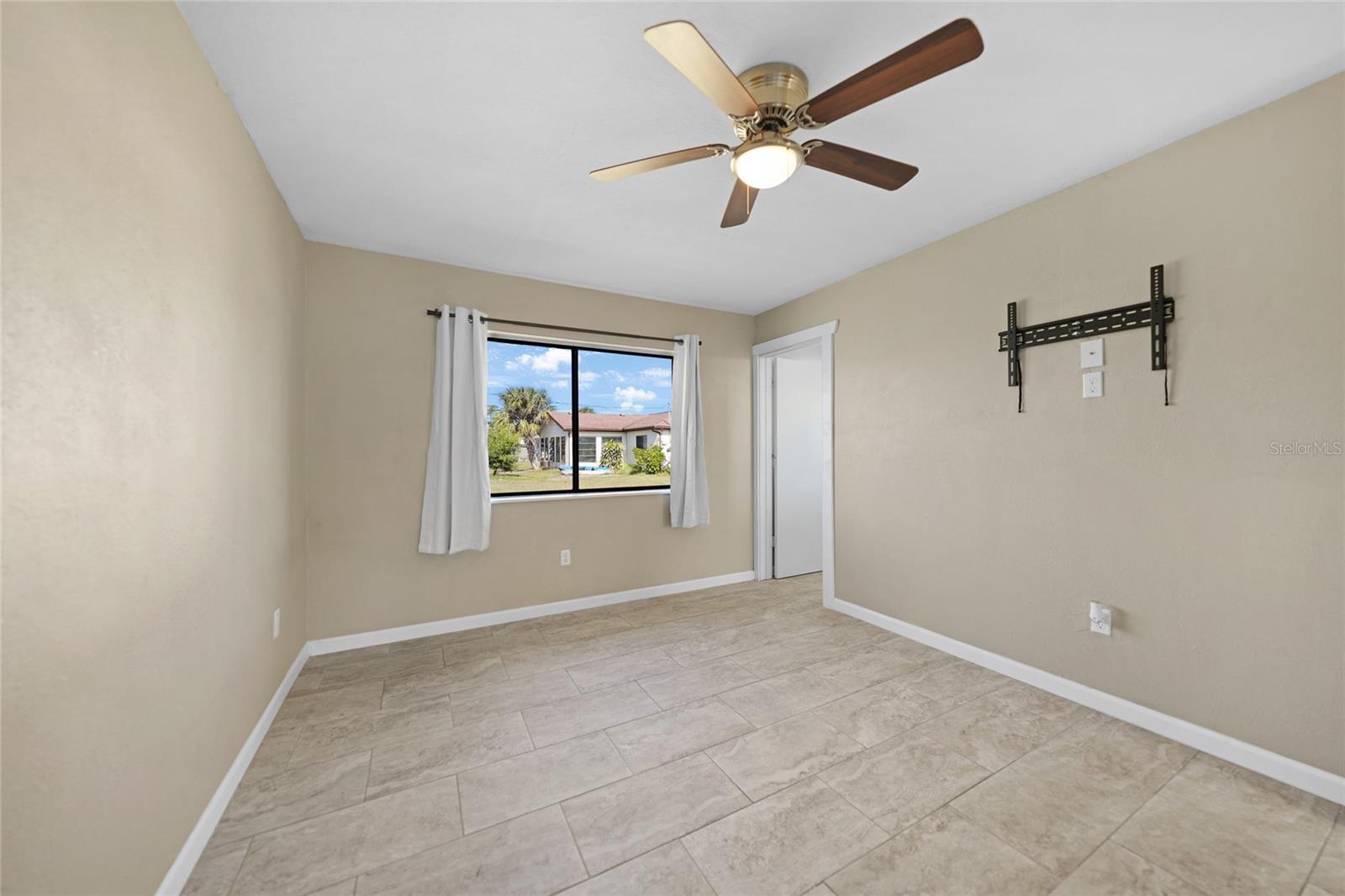 18086 CLANTON AVE, PORT CHARLOTTE, FL, 33948