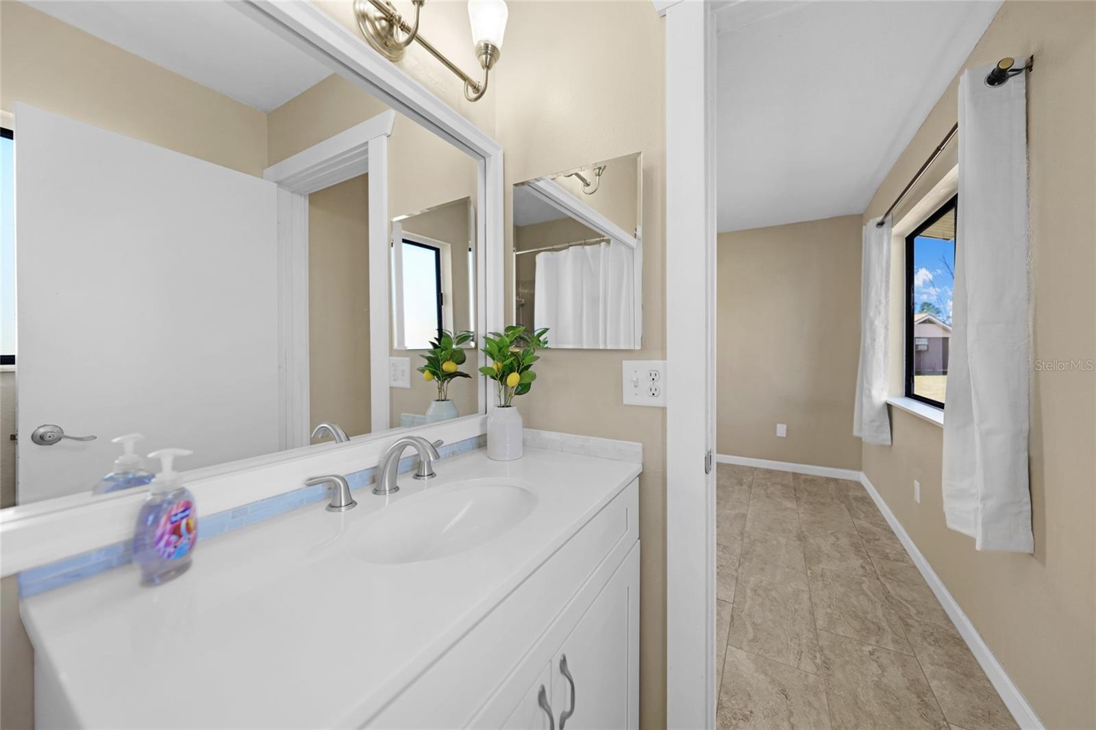 18086 CLANTON AVE, PORT CHARLOTTE, FL, 33948