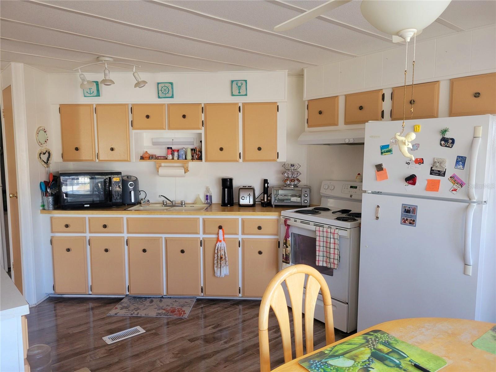 8051 EASTERN CIR, BROOKSVILLE, FL, 34613