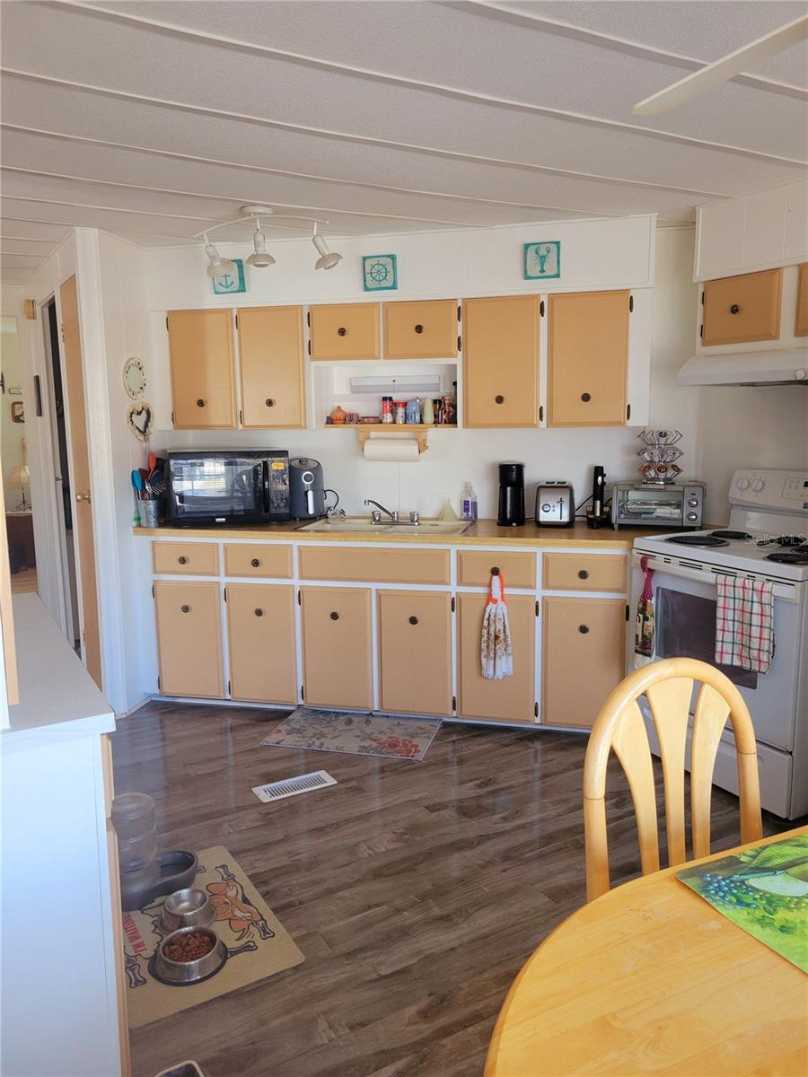 8051 EASTERN CIR, BROOKSVILLE, FL, 34613