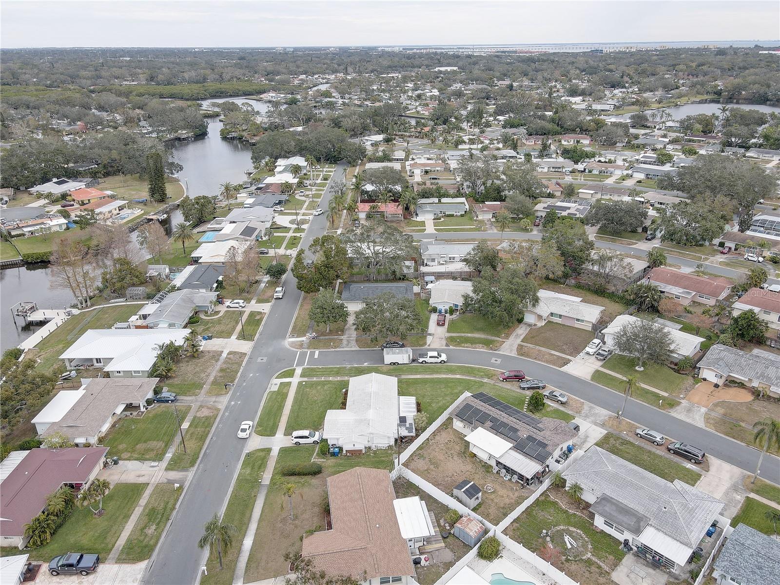 553 LAKE HILL LN, LARGO, FL, 33771
