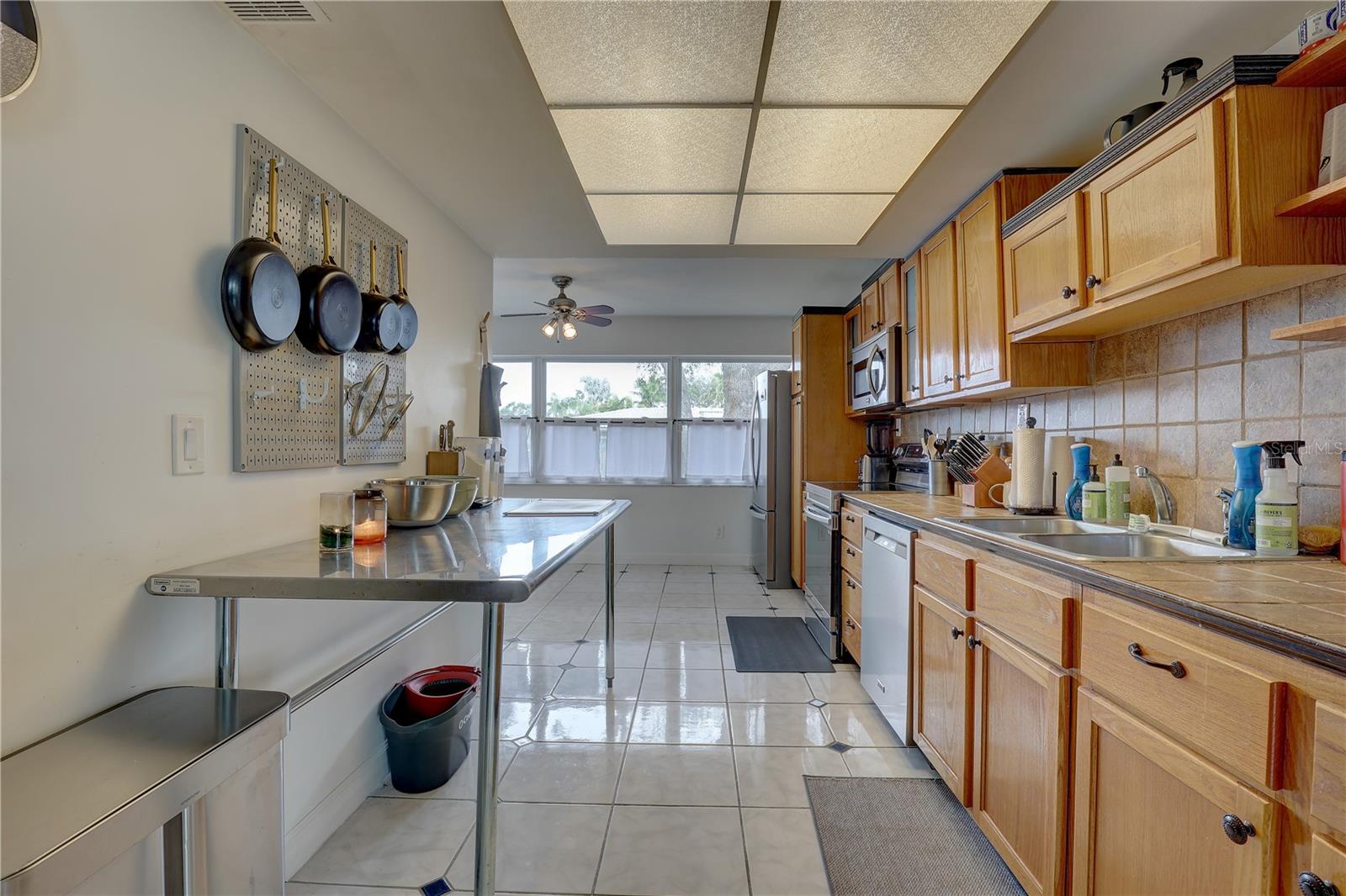 553 LAKE HILL LN, LARGO, FL, 33771