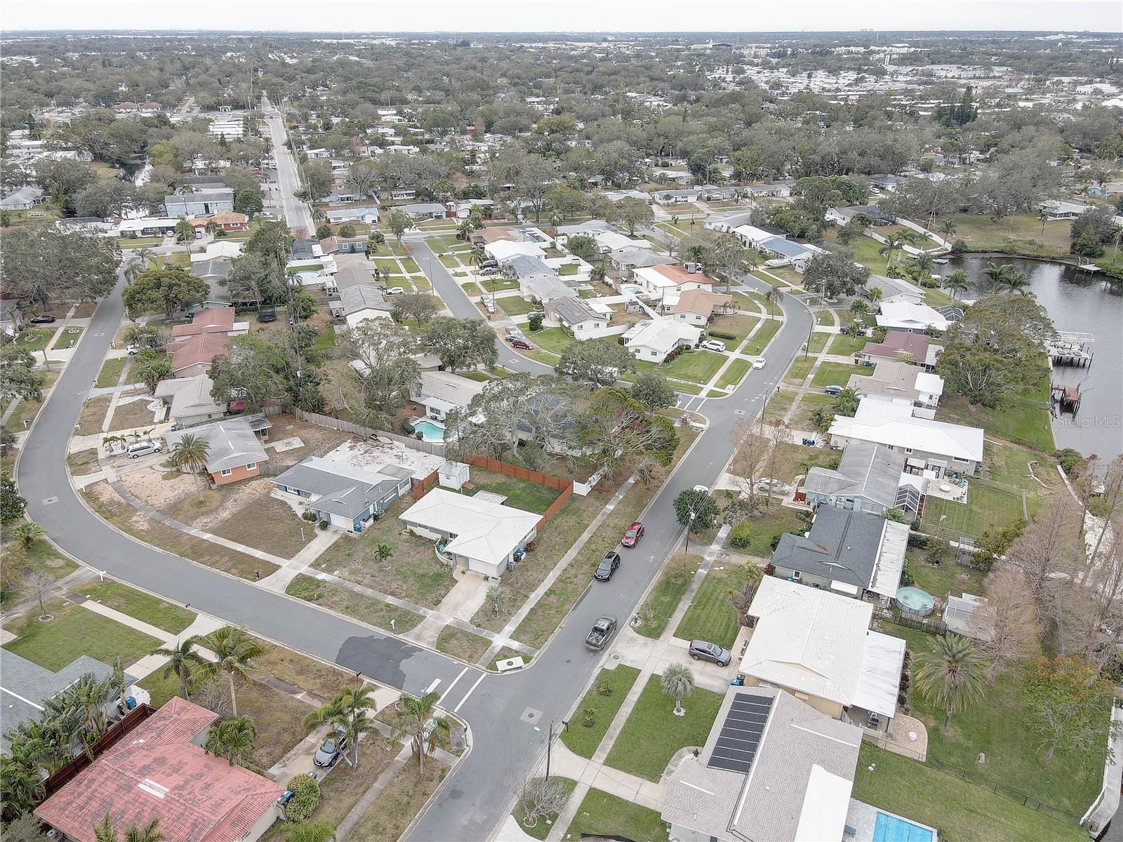 553 LAKE HILL LN, LARGO, FL, 33771