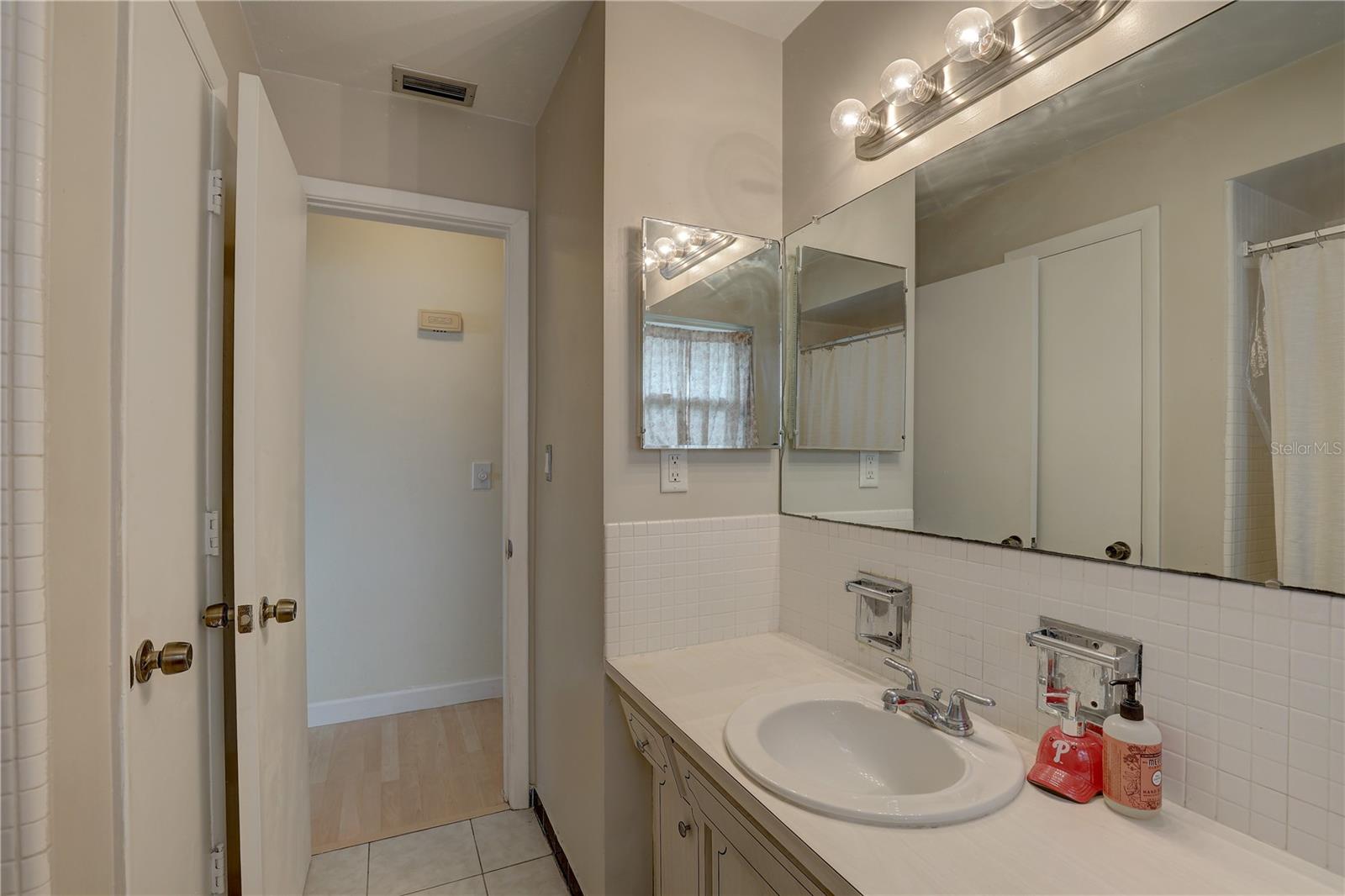 553 LAKE HILL LN, LARGO, FL, 33771