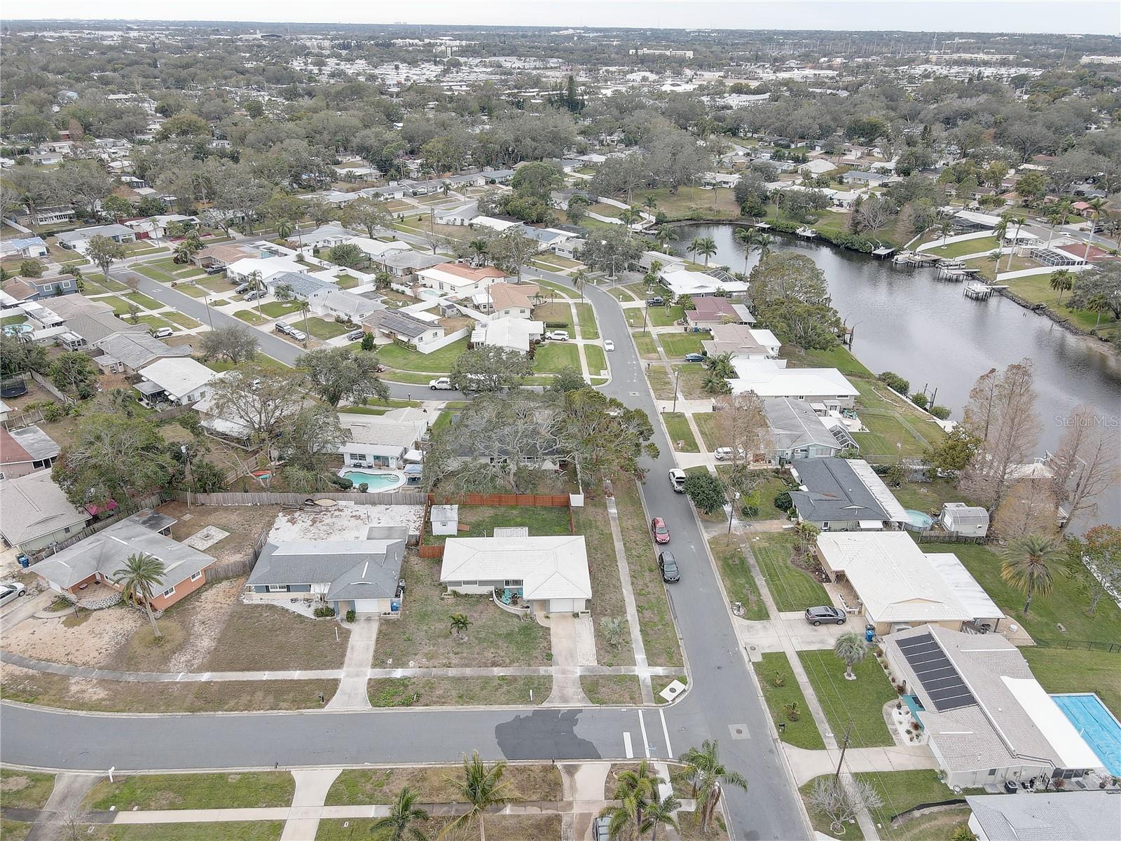 553 LAKE HILL LN, LARGO, FL, 33771