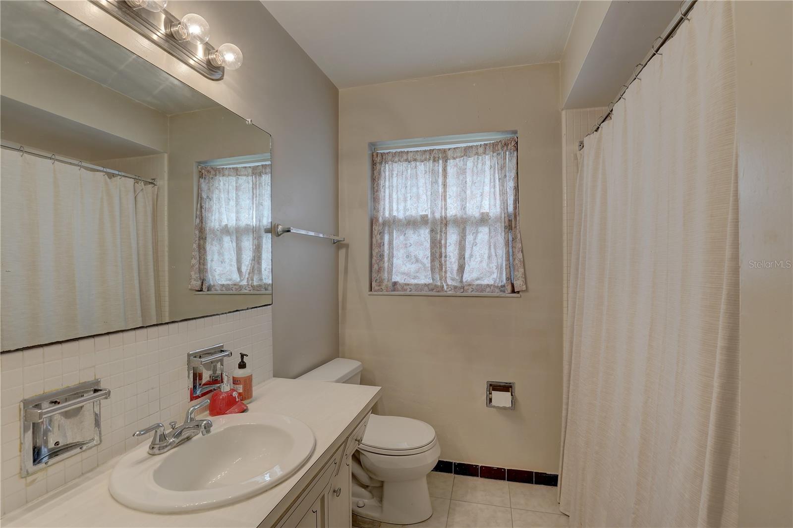 553 LAKE HILL LN, LARGO, FL, 33771