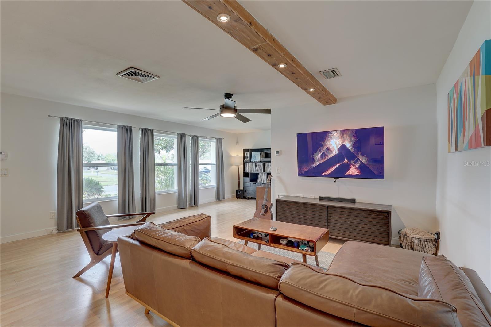 553 LAKE HILL LN, LARGO, FL, 33771