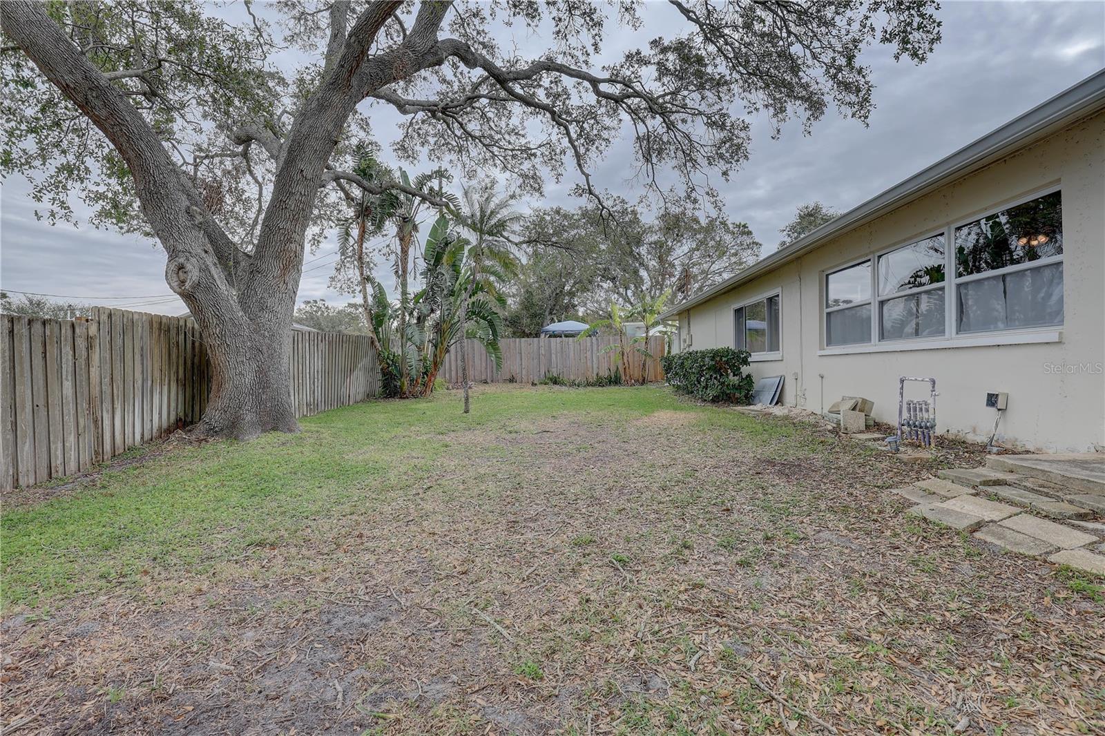 553 LAKE HILL LN, LARGO, FL, 33771