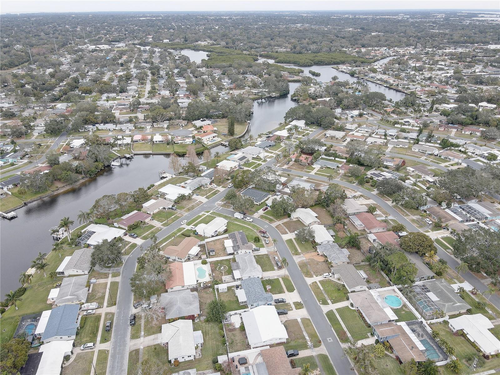 553 LAKE HILL LN, LARGO, FL, 33771