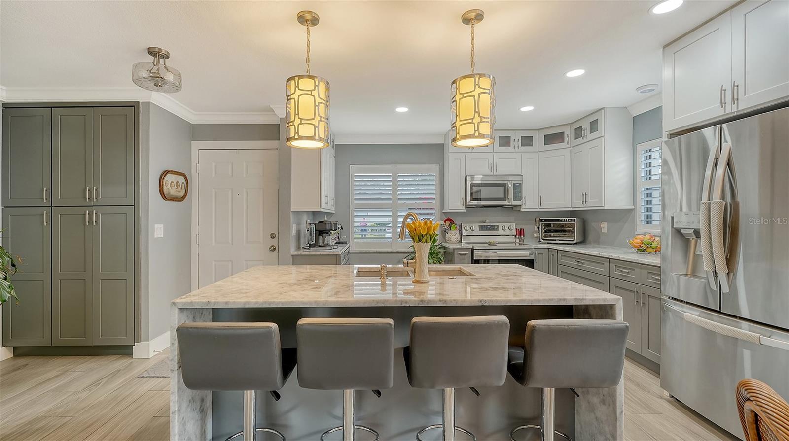 205 OAK HILL DR #7, SARASOTA, FL, 34232