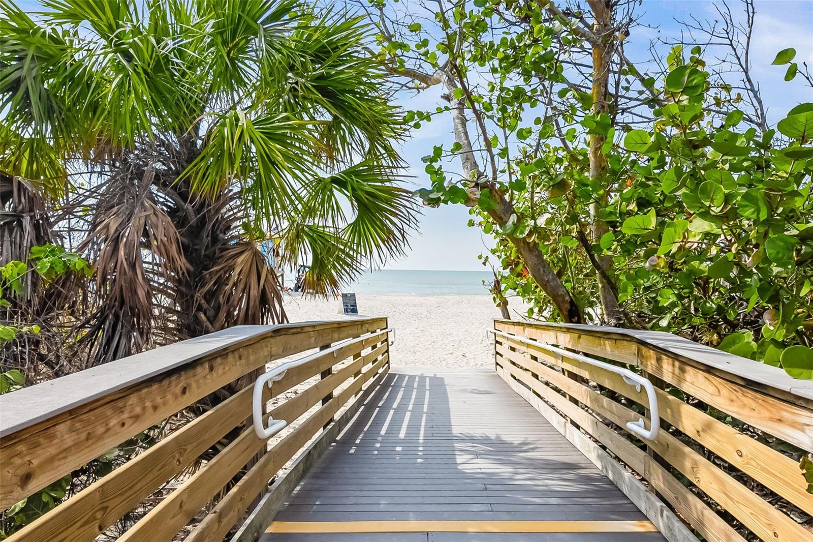 605 COCONUT CRESCENT, NOKOMIS, FL, 34275