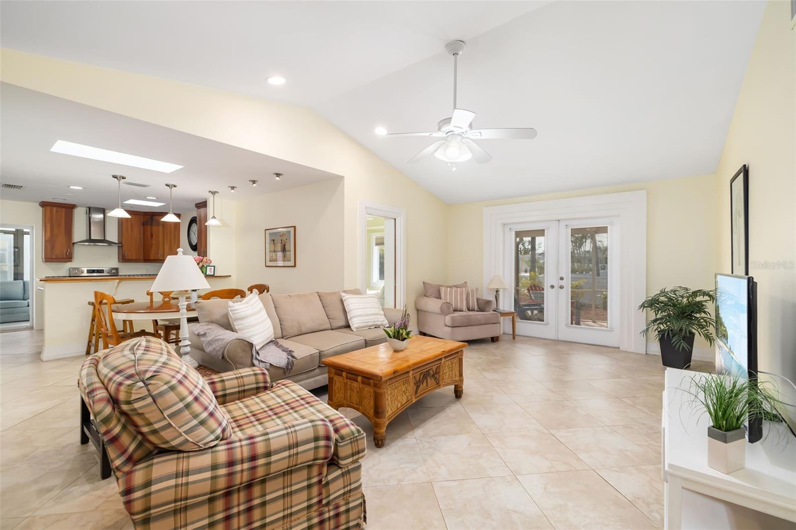 605 COCONUT CRESCENT, NOKOMIS, FL, 34275