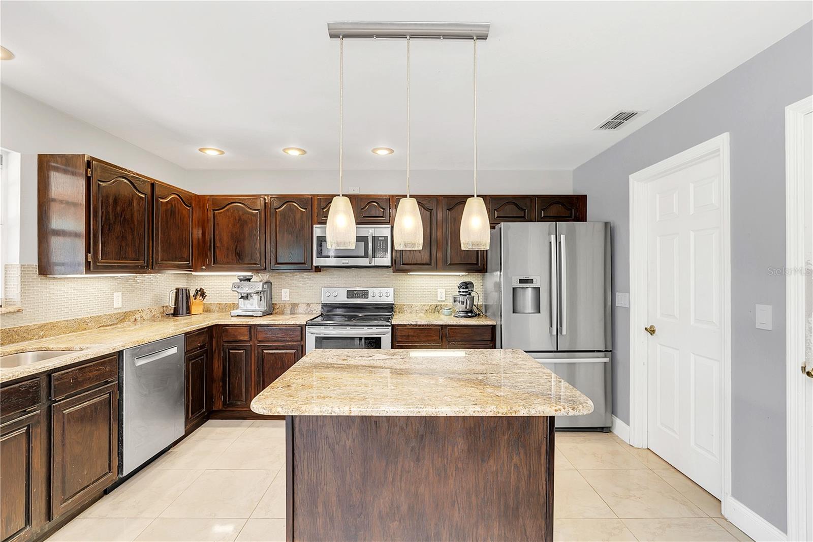 2102 COUNTRY SIDE DR, APOPKA, FL, 32712