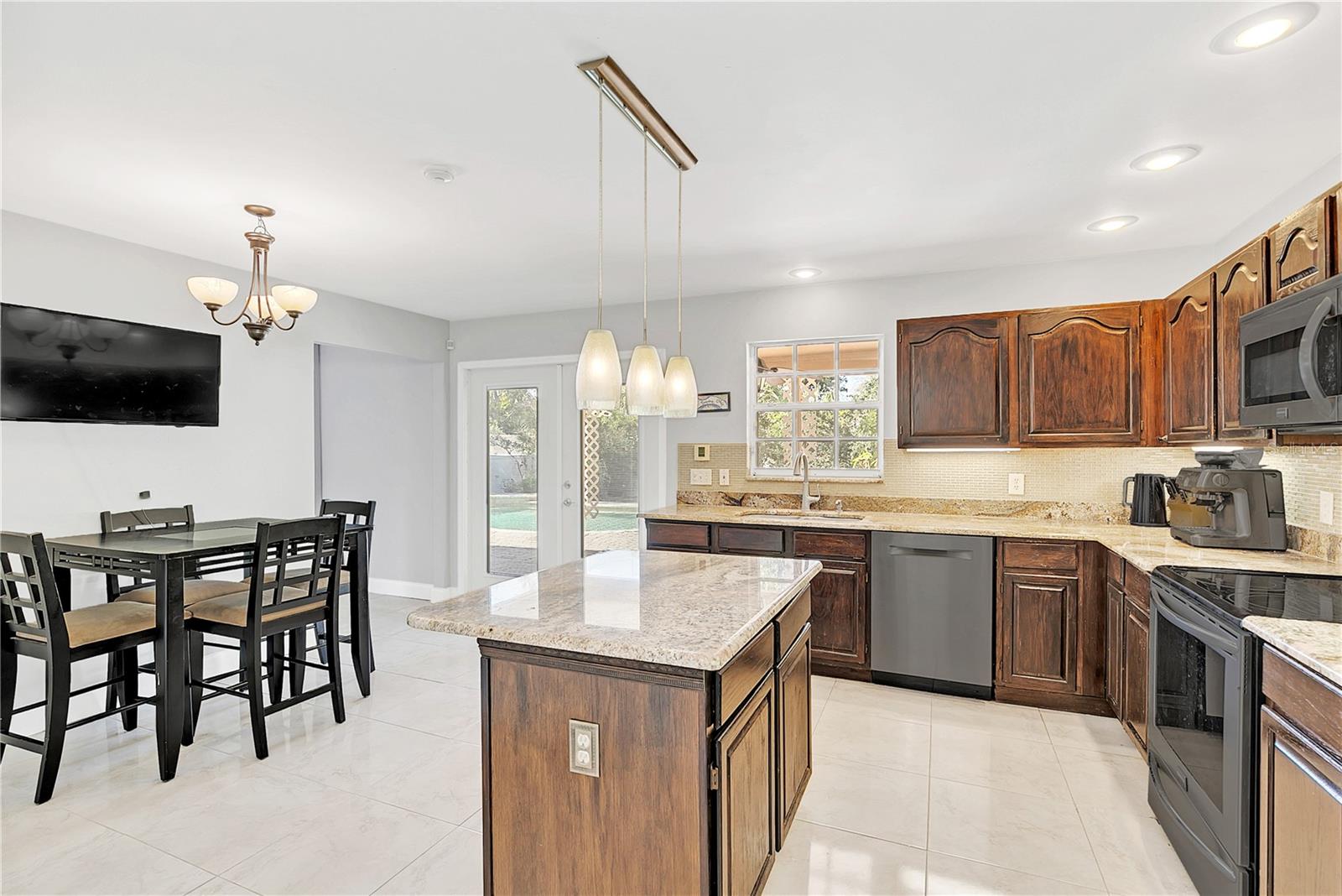 2102 COUNTRY SIDE DR, APOPKA, FL, 32712