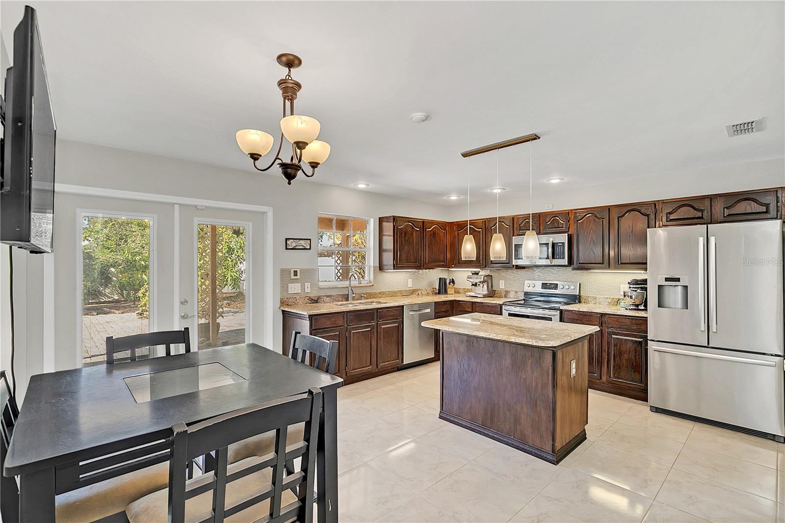 2102 COUNTRY SIDE DR, APOPKA, FL, 32712