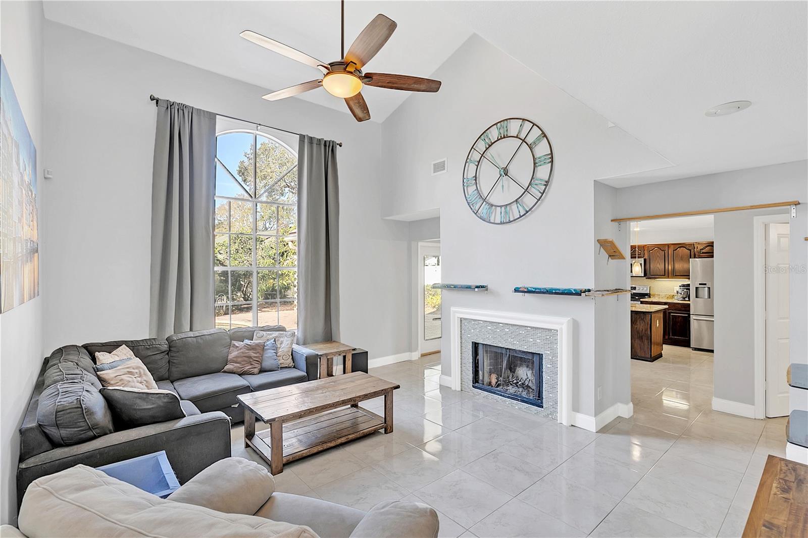 2102 COUNTRY SIDE DR, APOPKA, FL, 32712