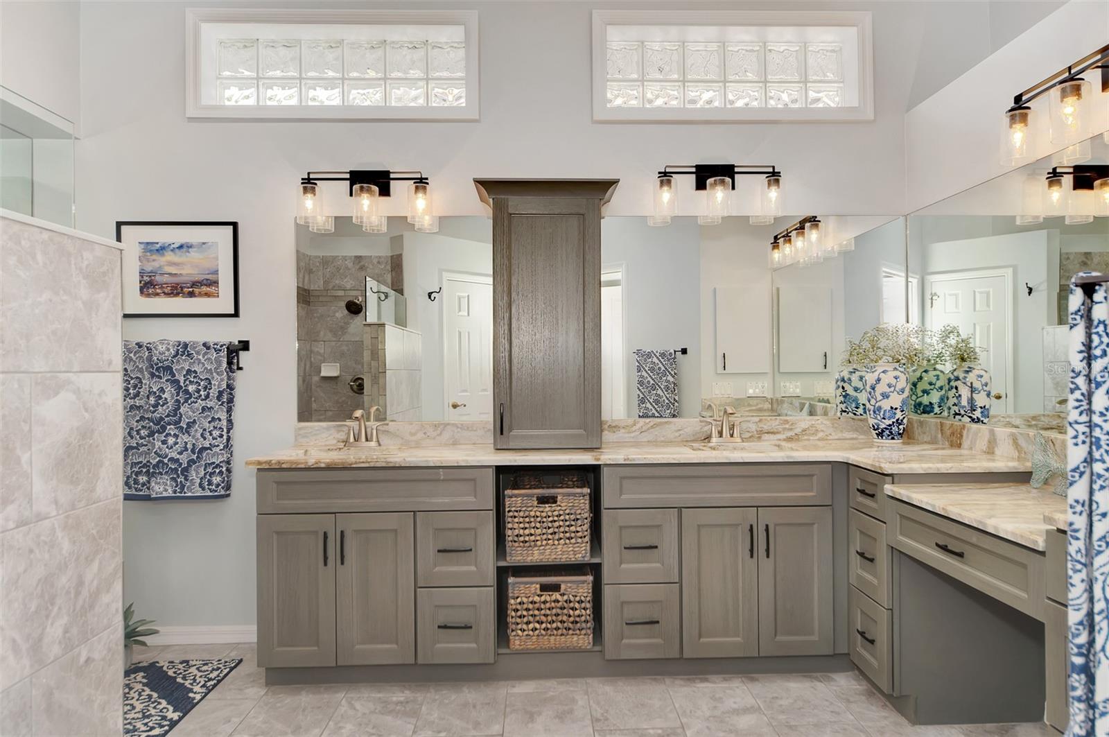 230 VESTAVIA DR, VENICE, FL, 34292