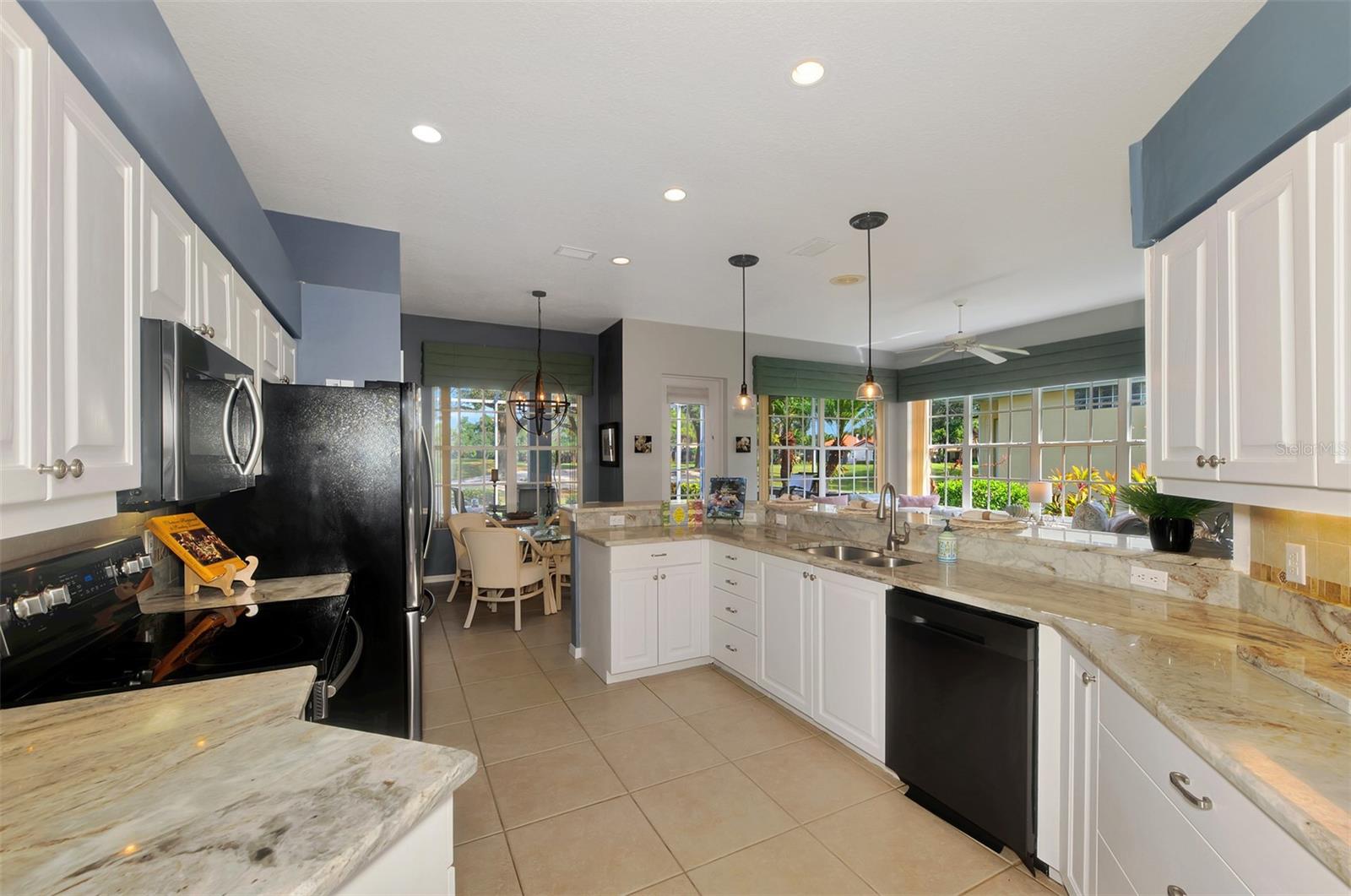 230 VESTAVIA DR, VENICE, FL, 34292