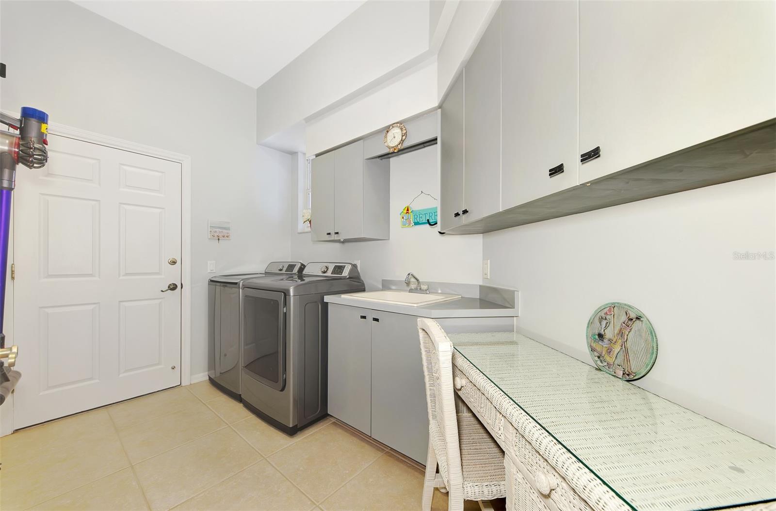 230 VESTAVIA DR, VENICE, FL, 34292
