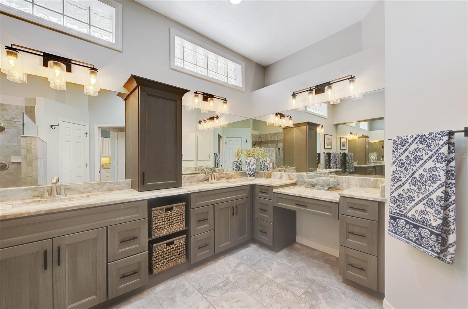 230 VESTAVIA DR, VENICE, FL, 34292
