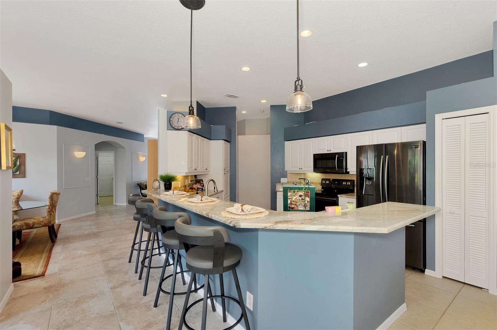 230 VESTAVIA DR, VENICE, FL, 34292