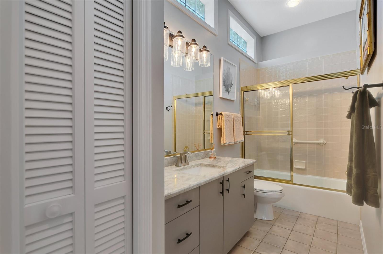 230 VESTAVIA DR, VENICE, FL, 34292