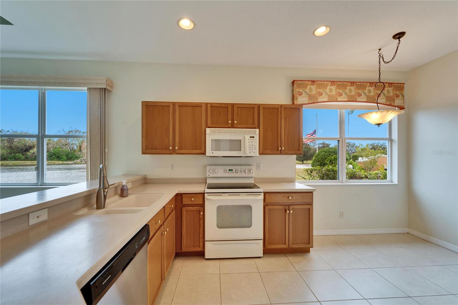 1950 STERLING GLEN CT, SUN CITY CENTER, FL, 33573