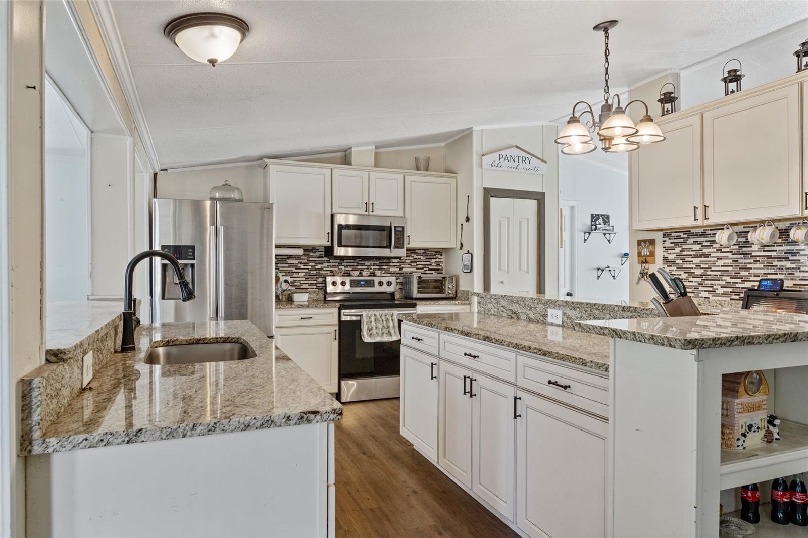 3752 ELFERS PKWY, NEW PORT RICHEY, FL, 34655