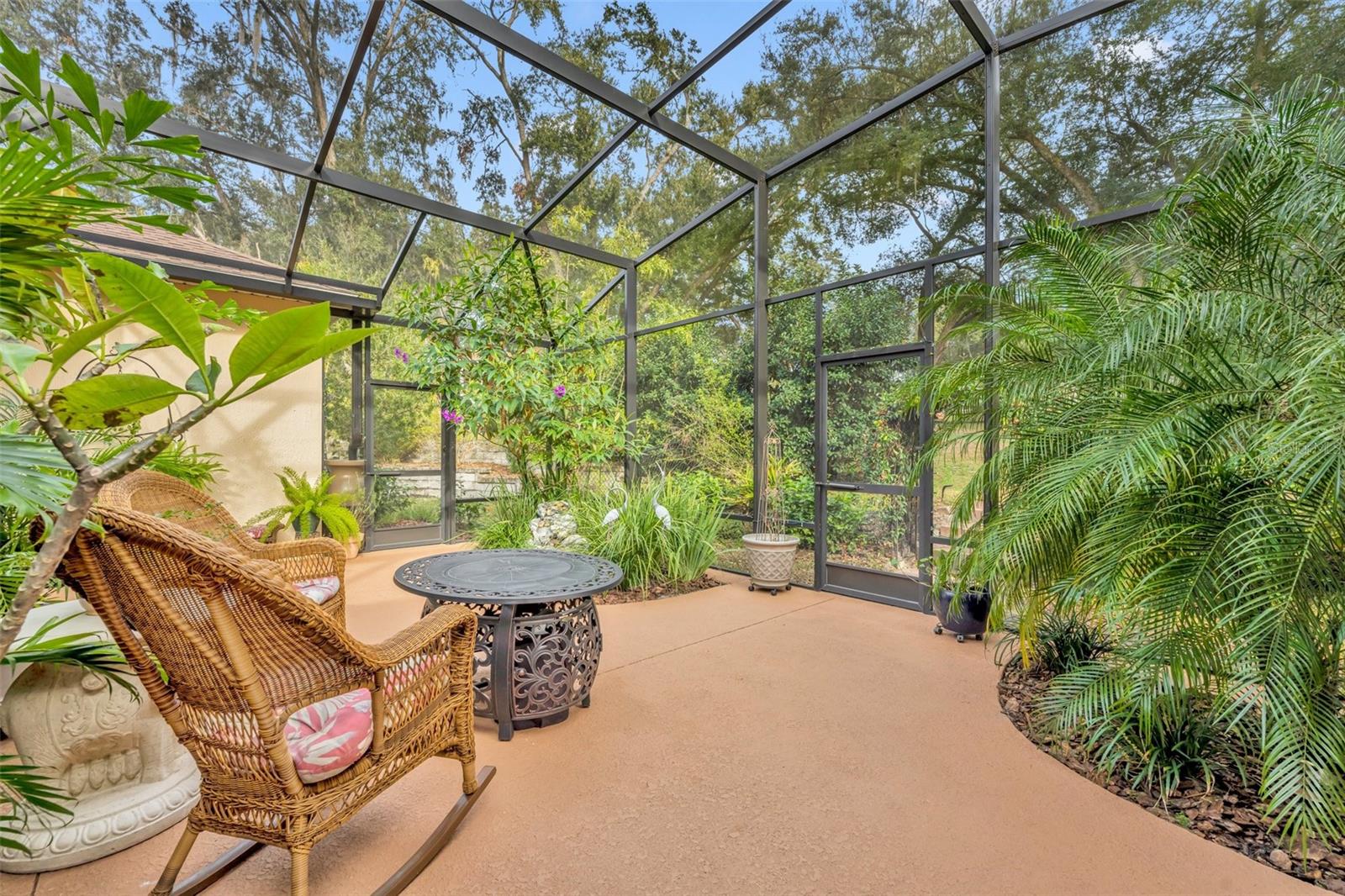 214 FOREST PARK LN, LADY LAKE, FL, 32159