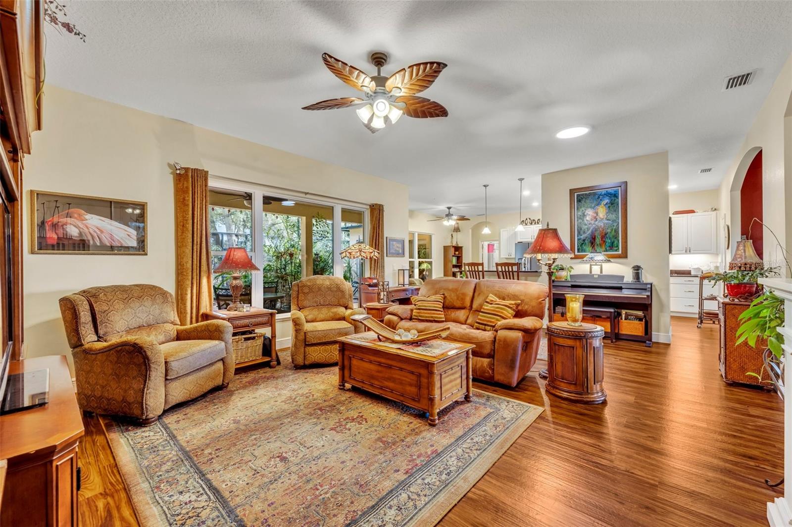 214 FOREST PARK LN, LADY LAKE, FL, 32159