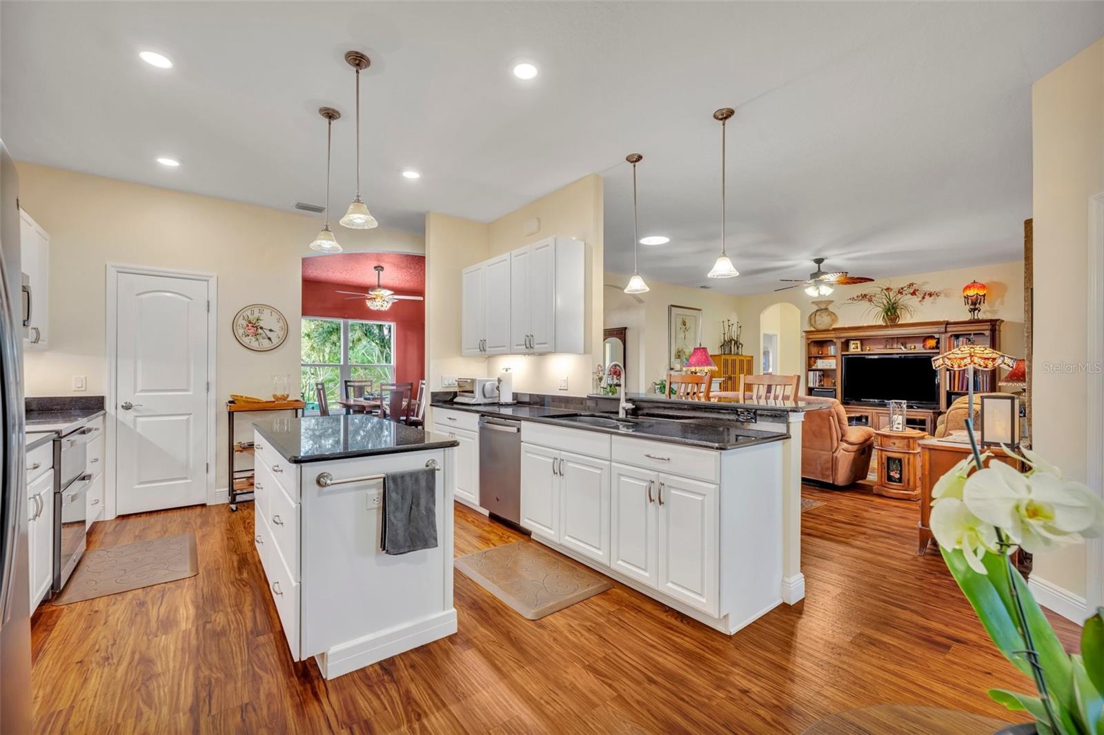 214 FOREST PARK LN, LADY LAKE, FL, 32159