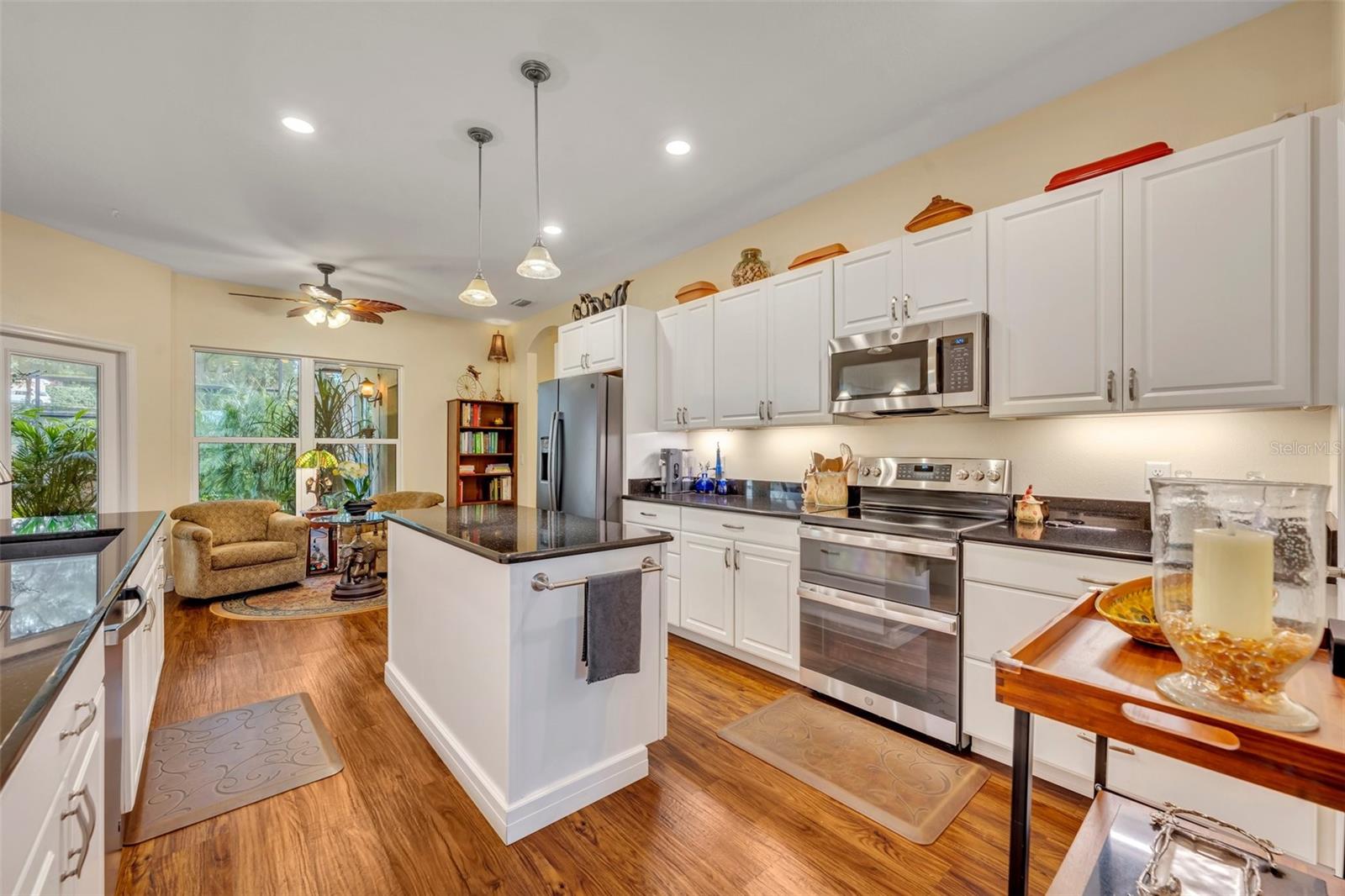 214 FOREST PARK LN, LADY LAKE, FL, 32159