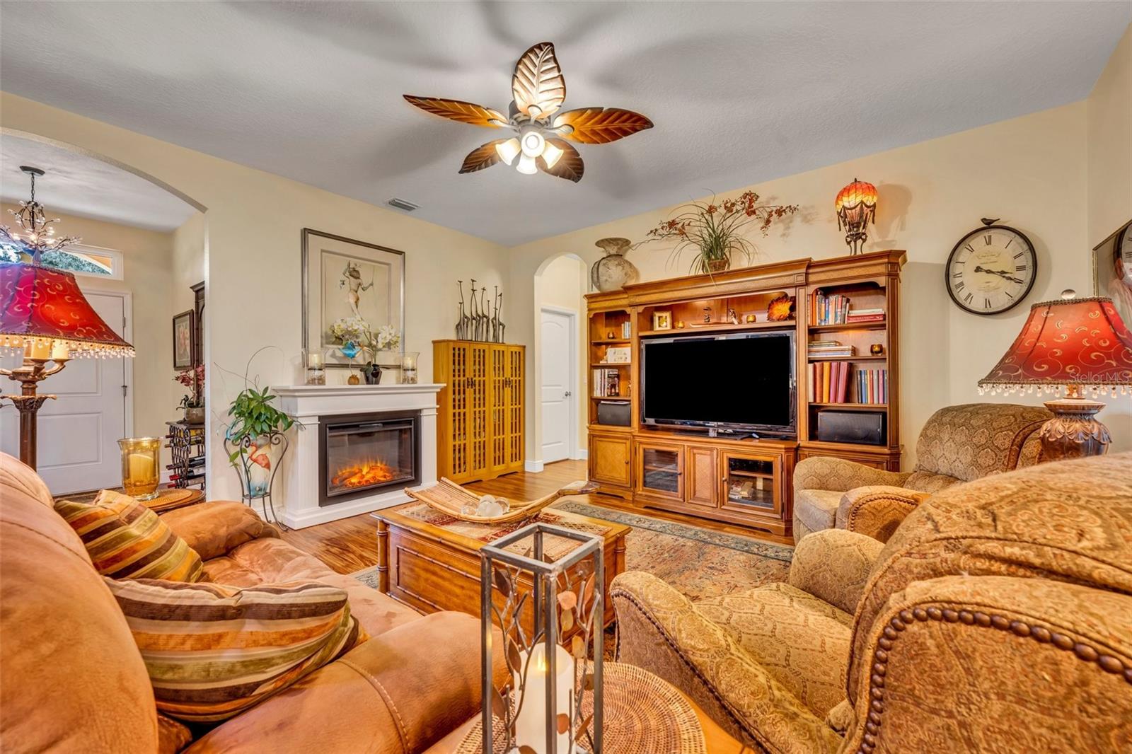 214 FOREST PARK LN, LADY LAKE, FL, 32159