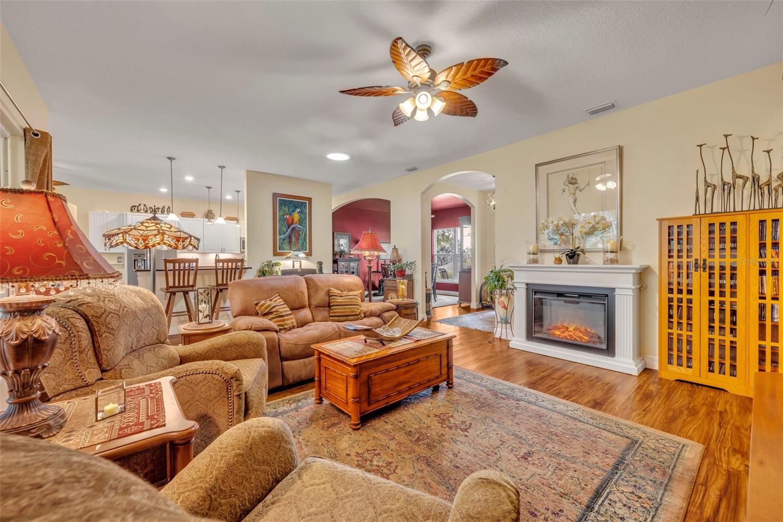 214 FOREST PARK LN, LADY LAKE, FL, 32159