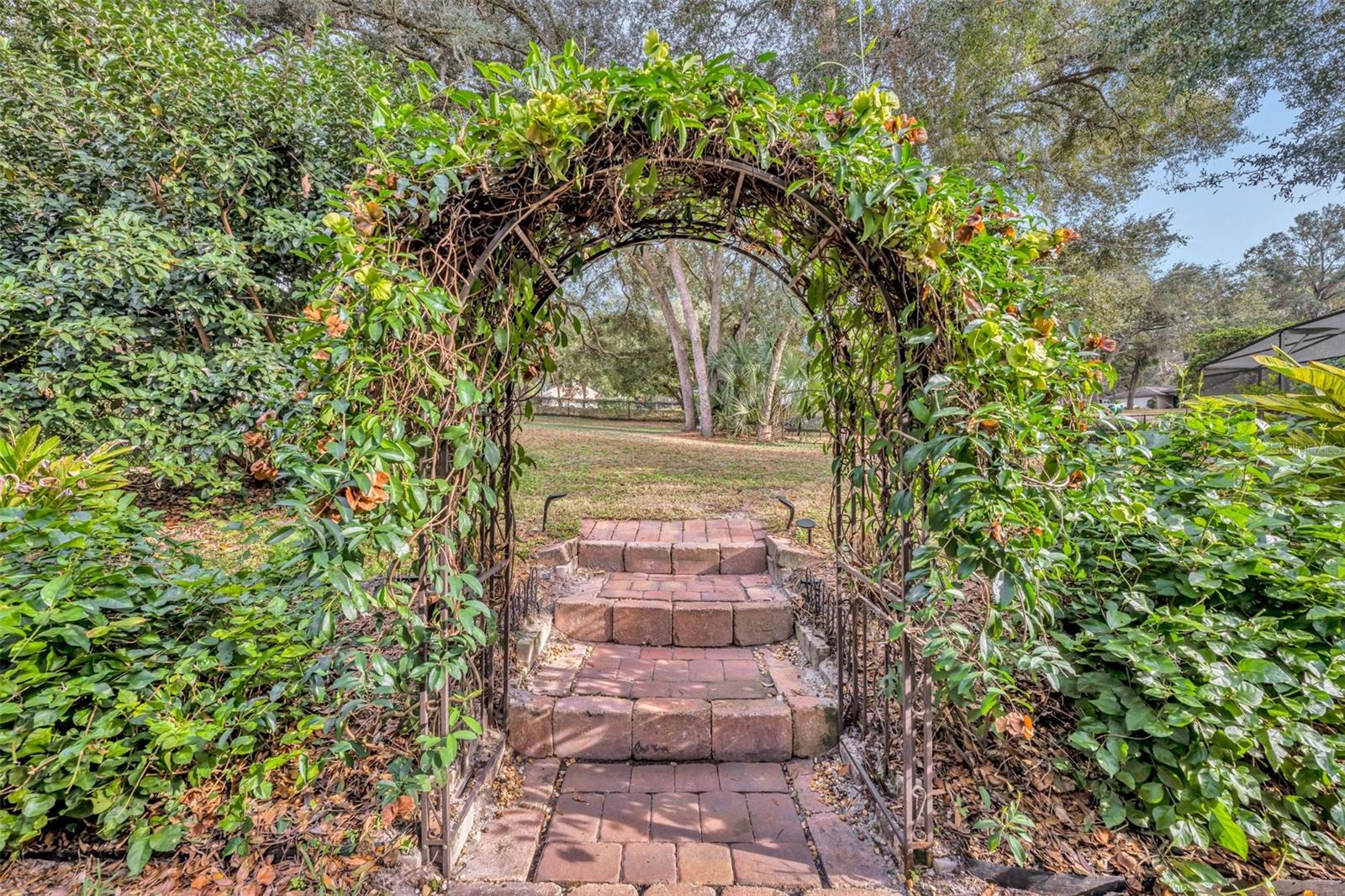 214 FOREST PARK LN, LADY LAKE, FL, 32159