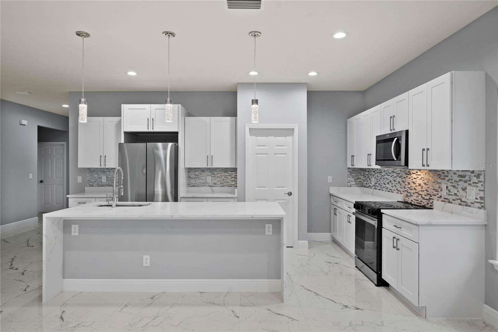 34001 VALENCIA DR, LEESBURG, FL, 34788