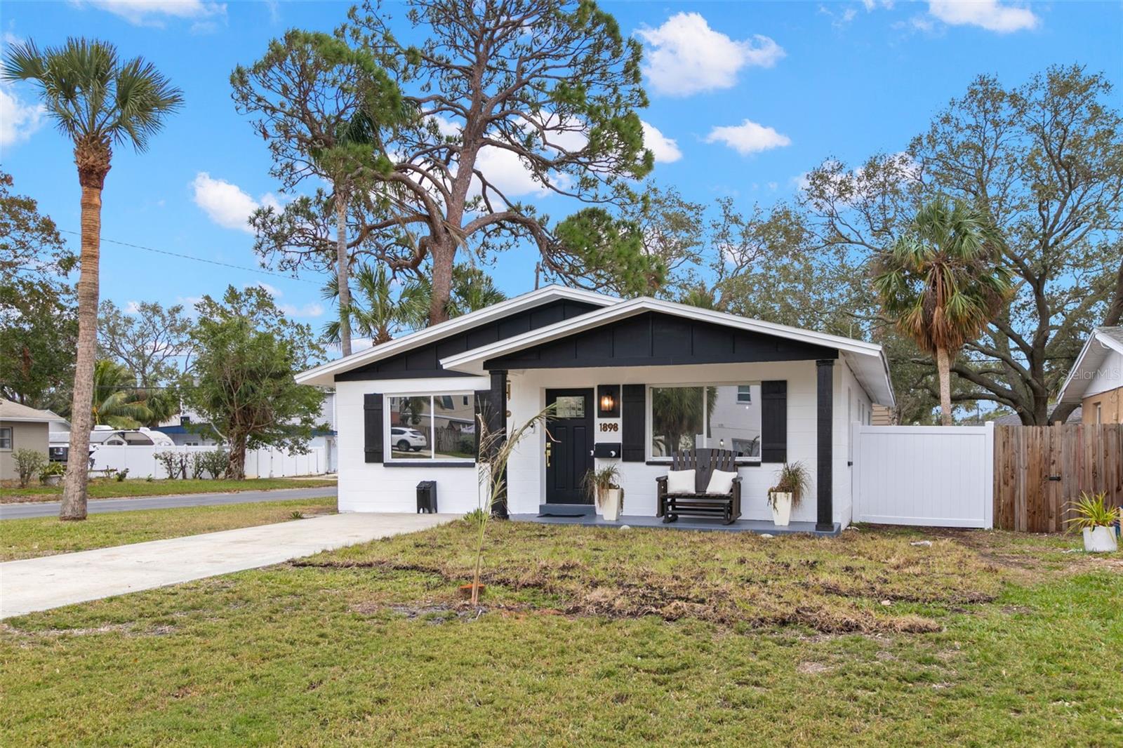1898 NEW HAMPSHIRE AVE NE, ST PETERSBURG, FL, 33703