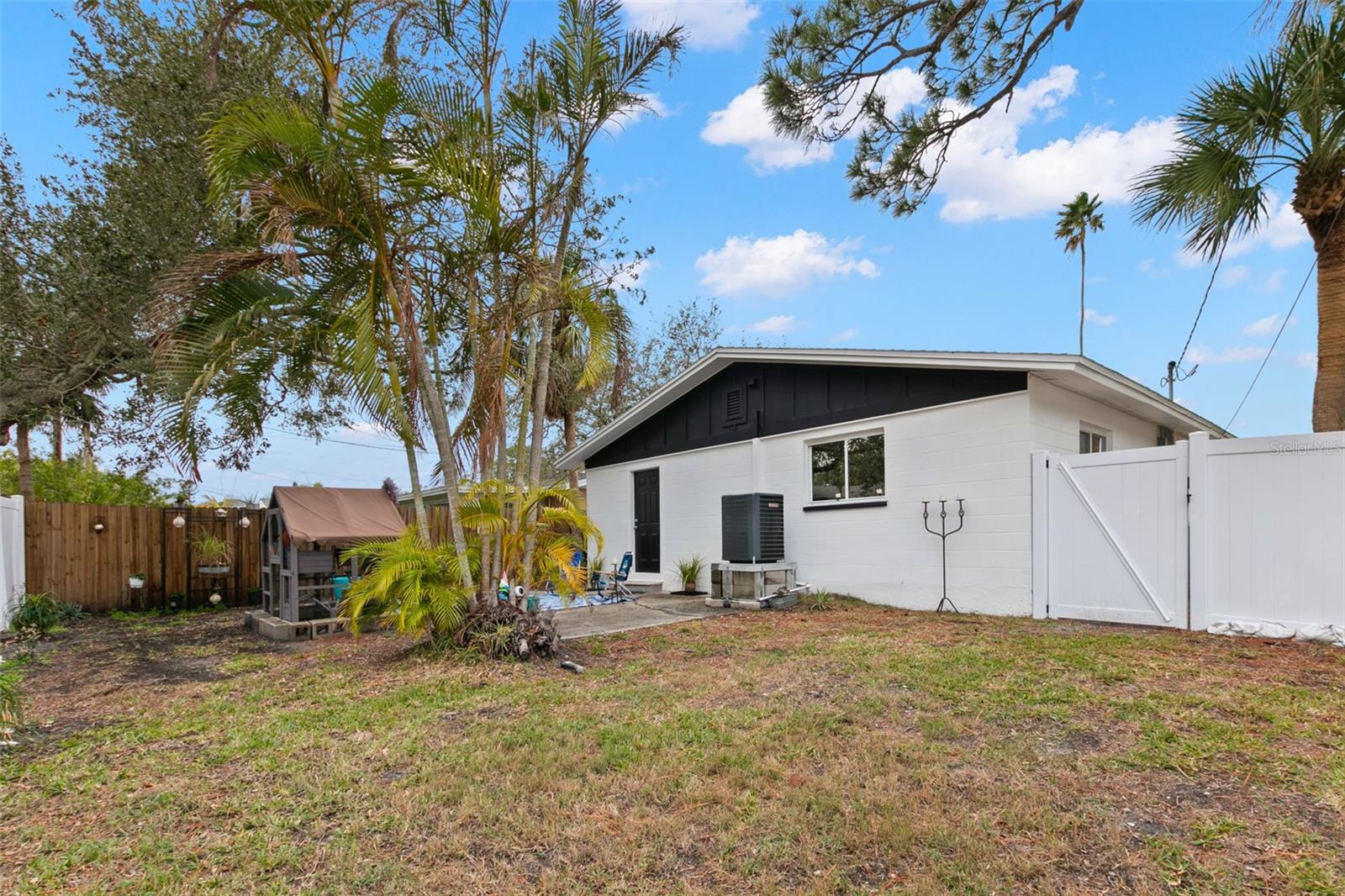 1898 NEW HAMPSHIRE AVE NE, ST PETERSBURG, FL, 33703