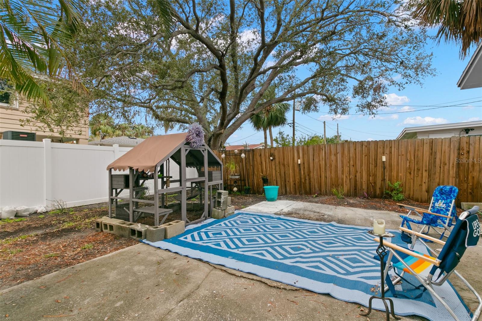 1898 NEW HAMPSHIRE AVE NE, ST PETERSBURG, FL, 33703