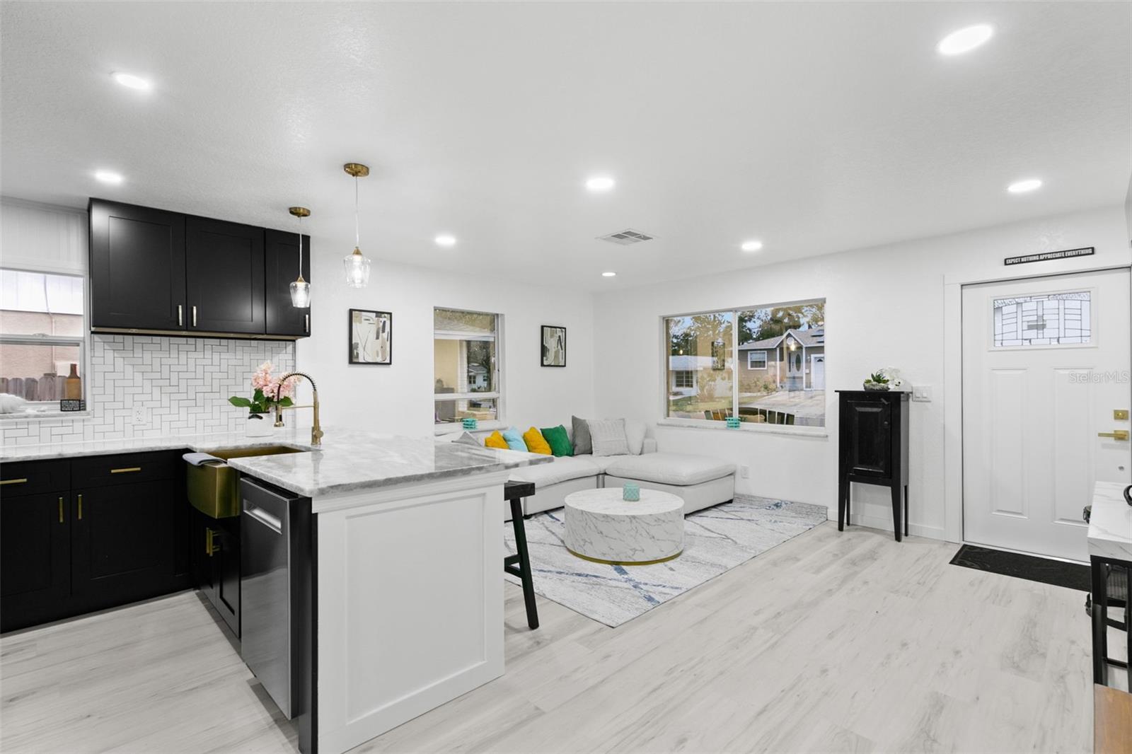 1898 NEW HAMPSHIRE AVE NE, ST PETERSBURG, FL, 33703