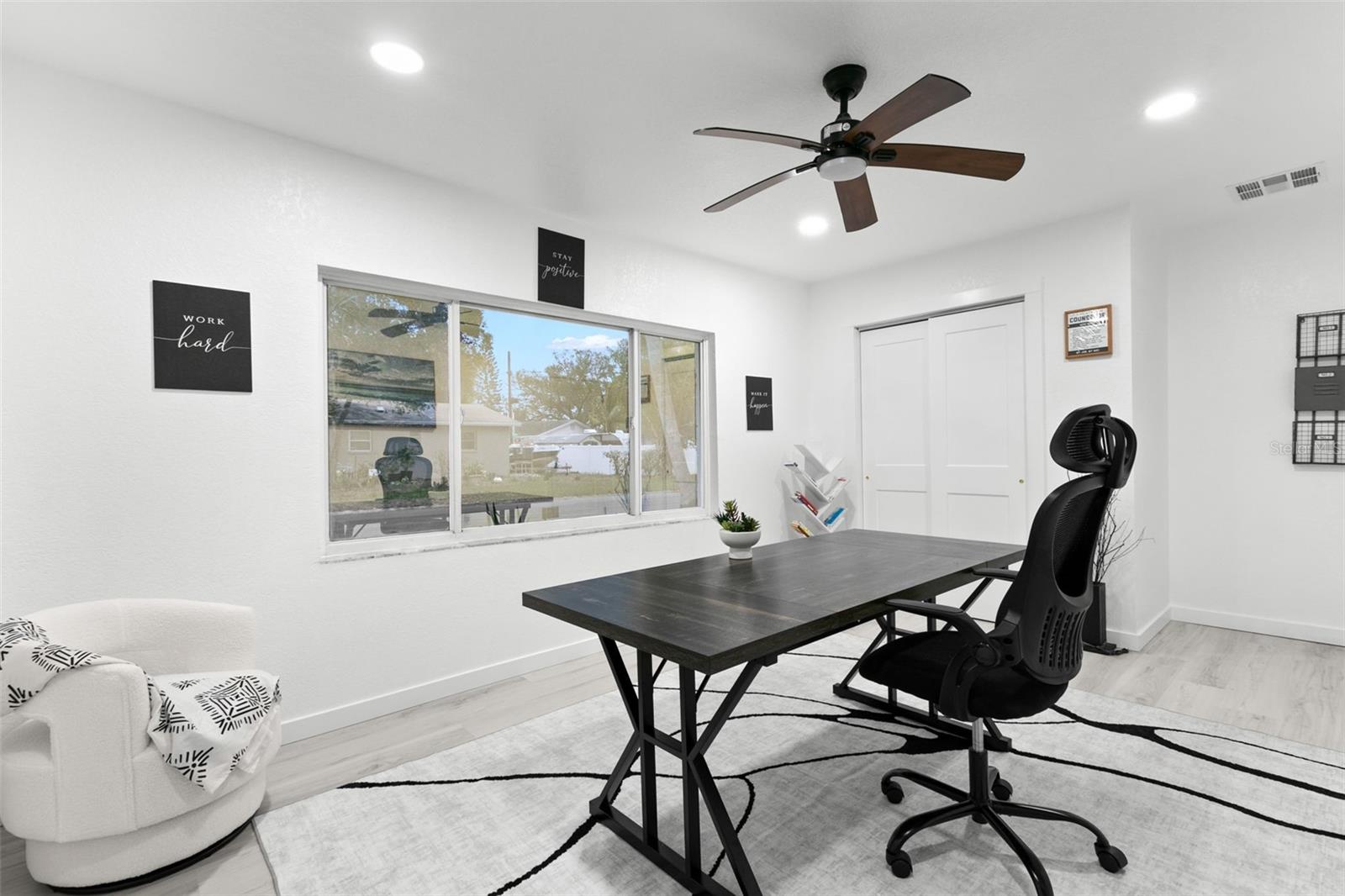 1898 NEW HAMPSHIRE AVE NE, ST PETERSBURG, FL, 33703