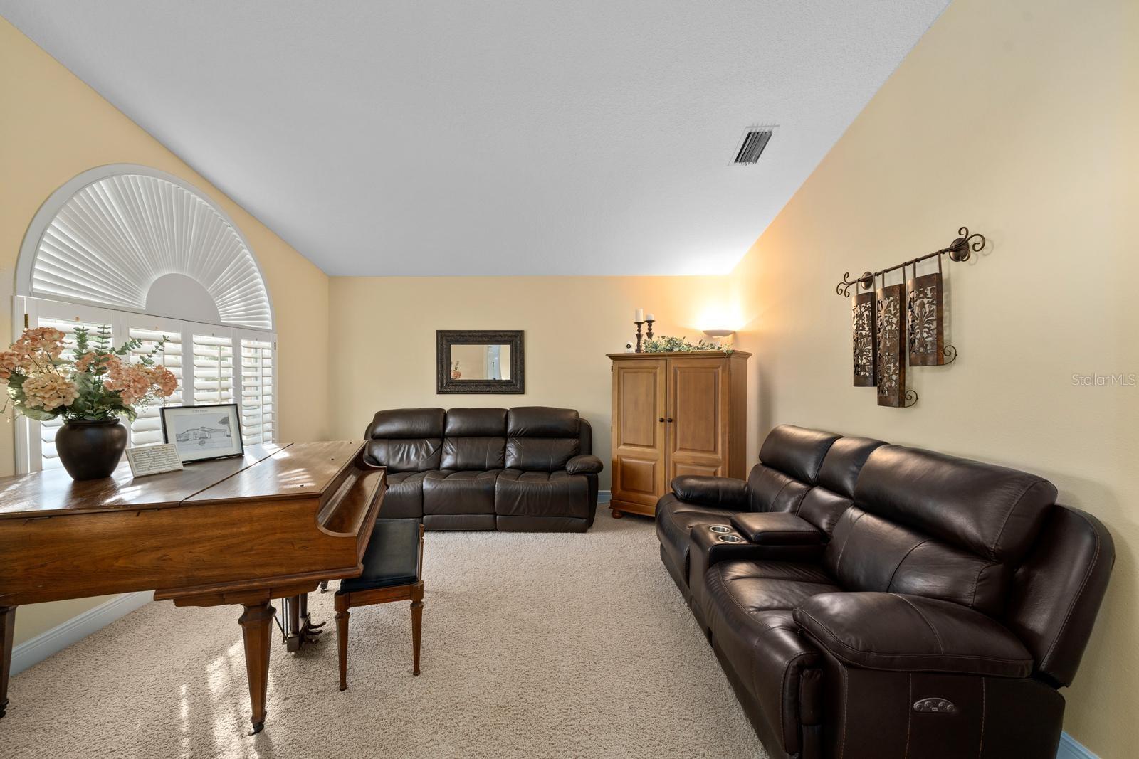 2102 GOLF MANOR BLVD, VALRICO, FL, 33596