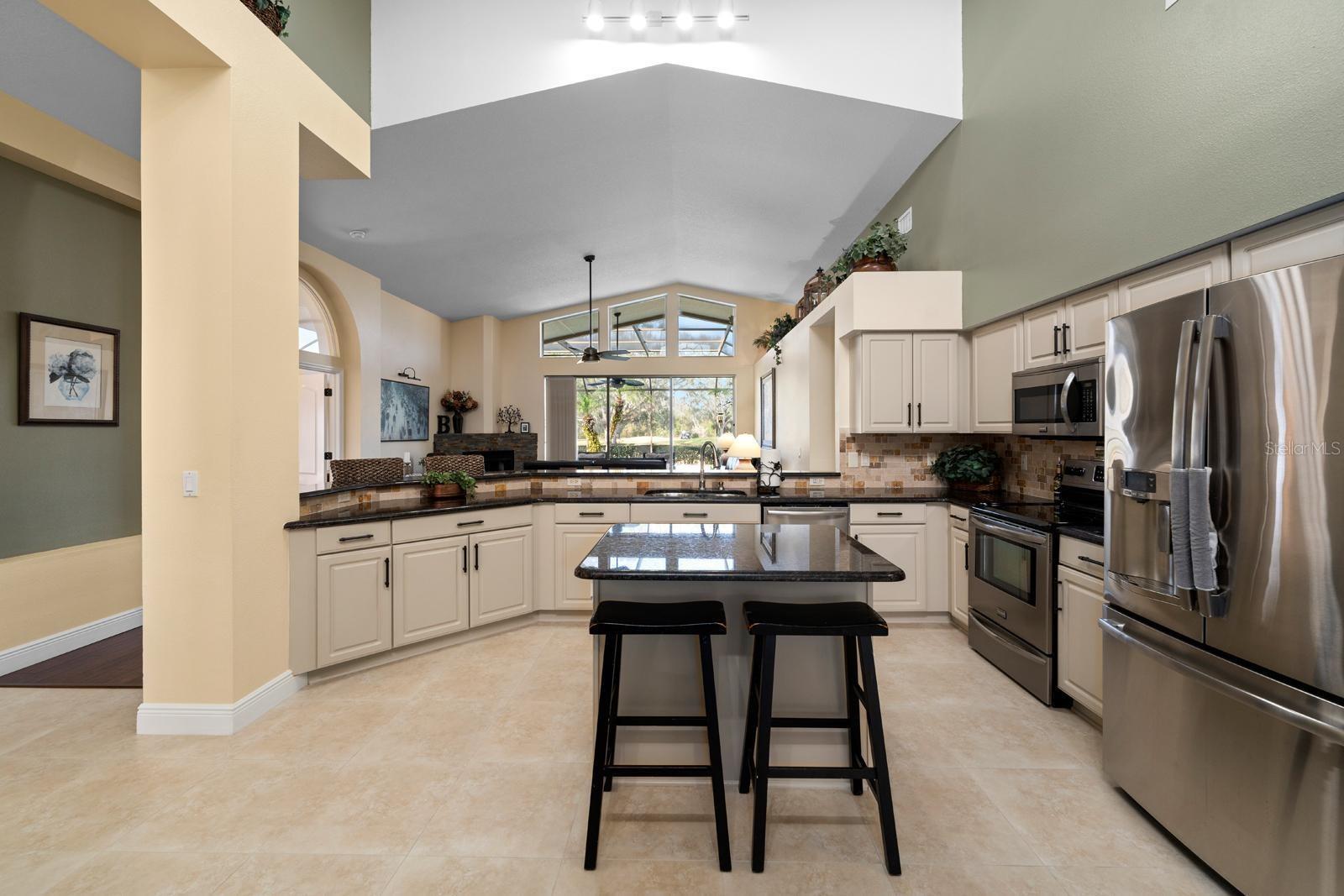 2102 GOLF MANOR BLVD, VALRICO, FL, 33596