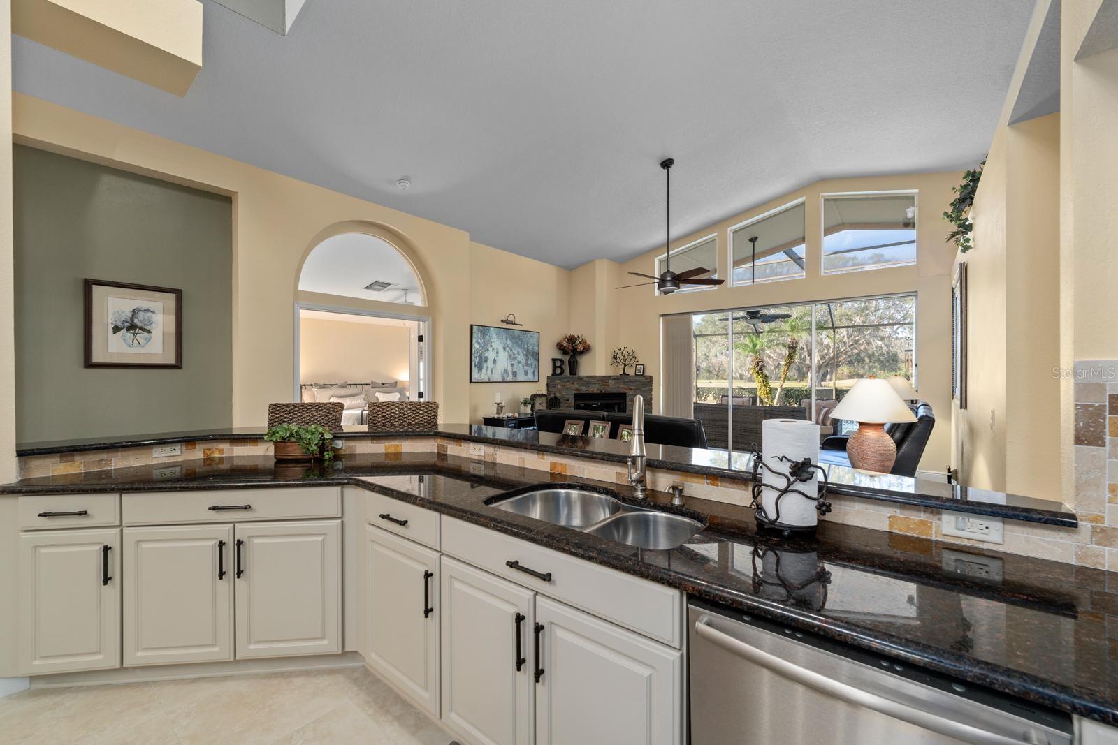 2102 GOLF MANOR BLVD, VALRICO, FL, 33596